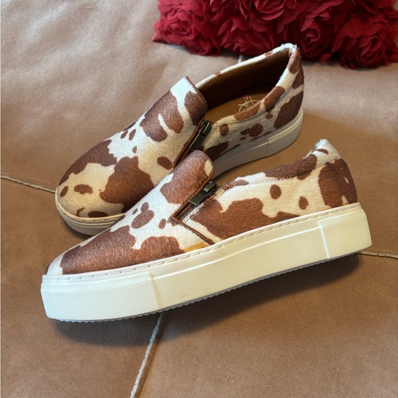 NWOB Southern Fried Chics slip on cow print sneaker - Picture 2 of 6